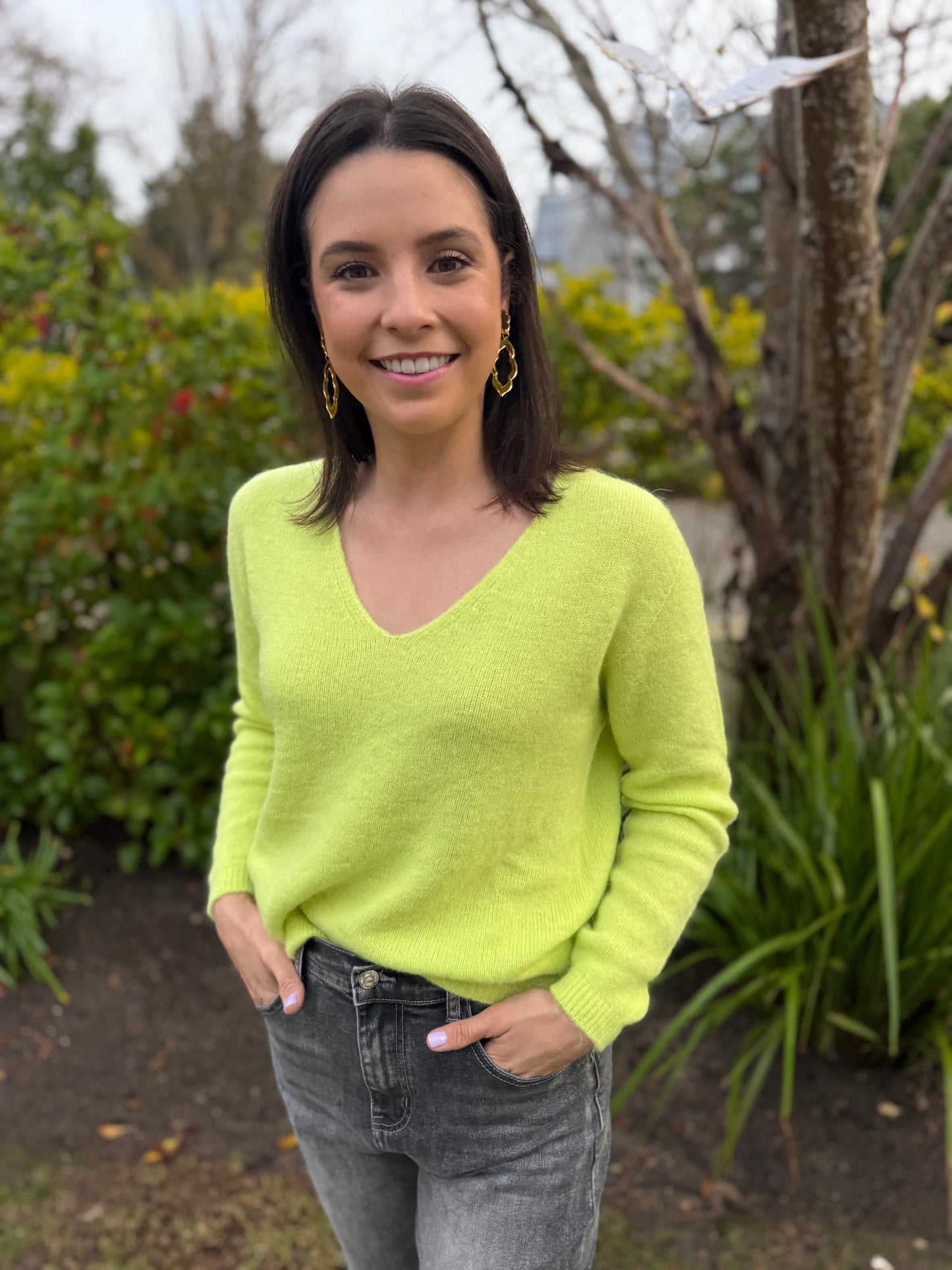 Baby alpaca knit (V- Neck) - Lime