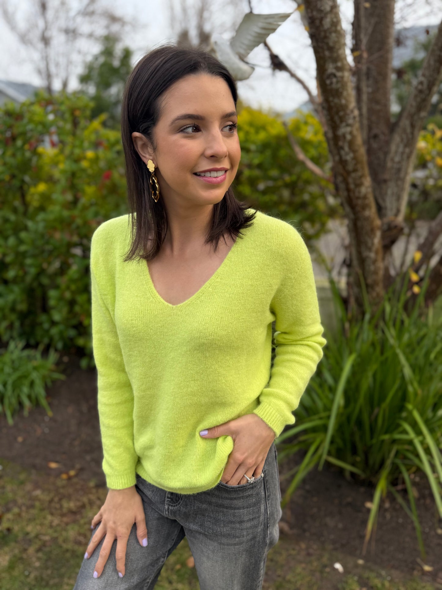 Baby alpaca knit (V- Neck) - Lime