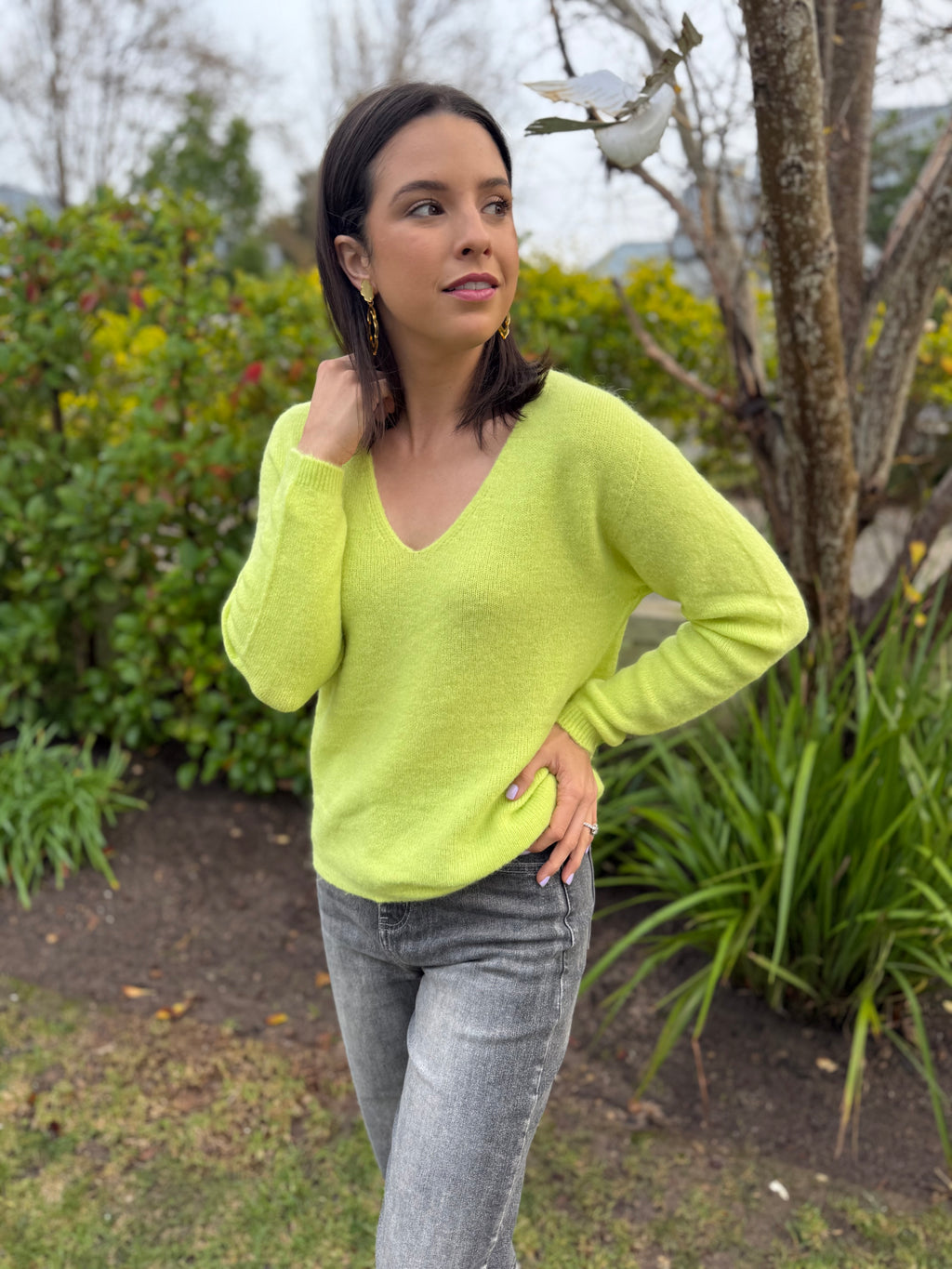 Baby alpaca knit (V- Neck) - Lime