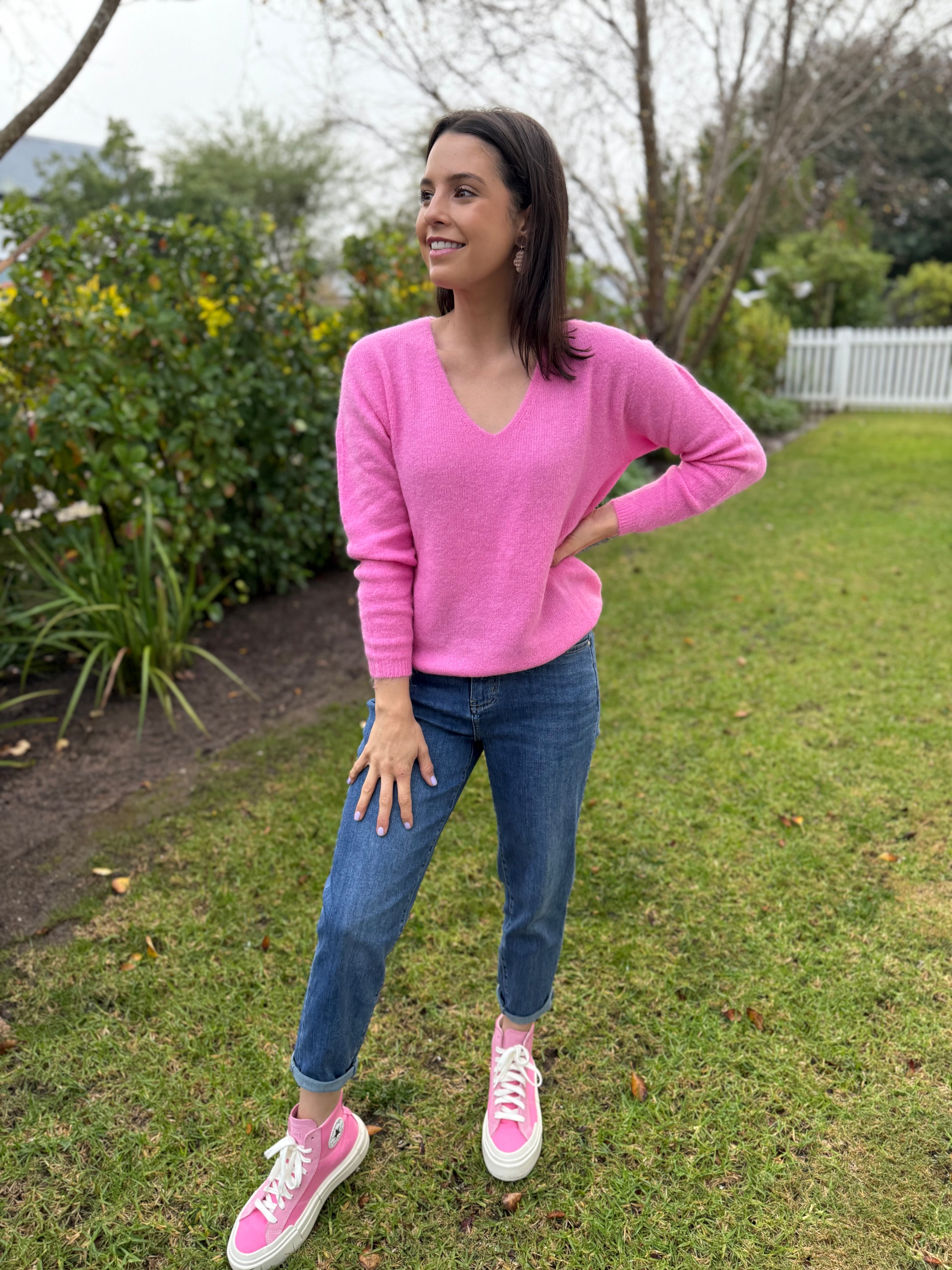 Baby alpaca knit (V-Neck) - Barbie