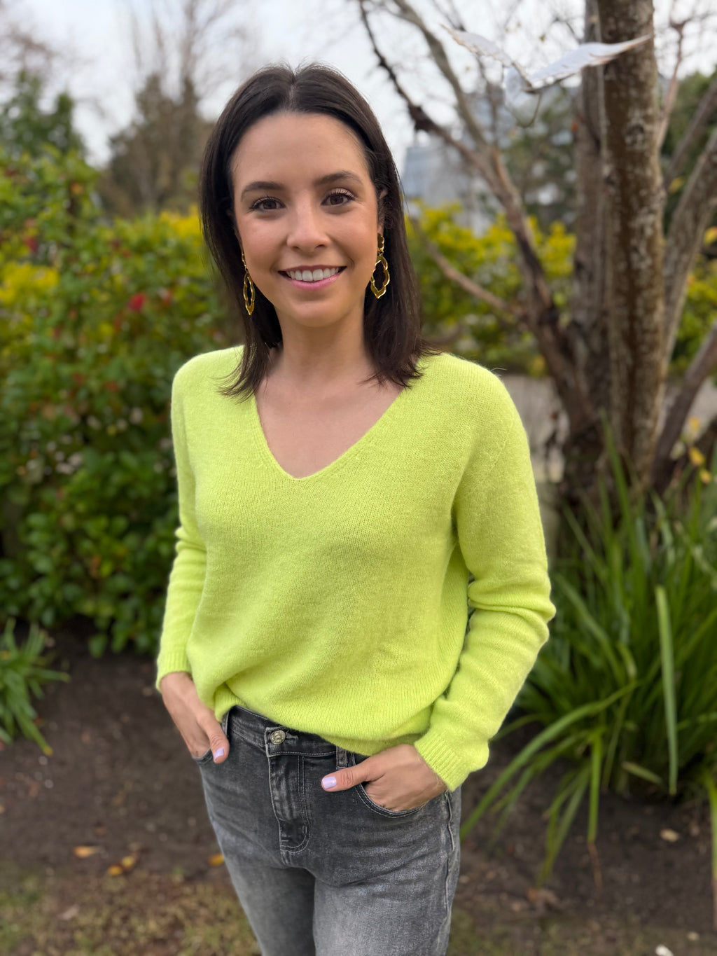 Baby alpaca knit (V- Neck) - Lime